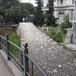1, Τίρανα