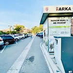 1, * Τίρανα