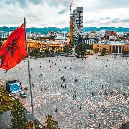 1, アパート ティラナ