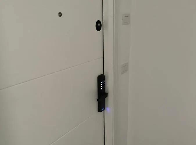 1, 地拉那